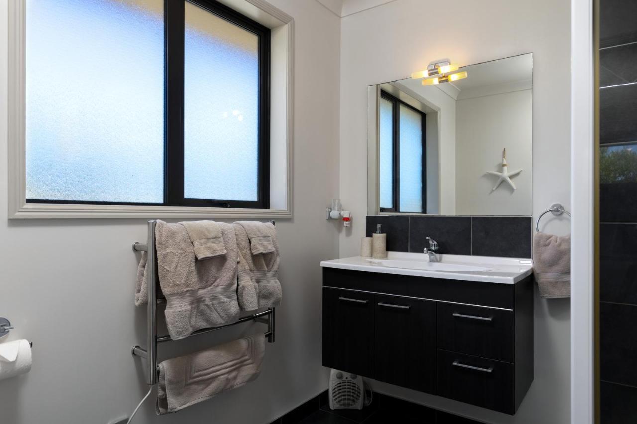 Ocean View Beachfront Apartment Blenheim Luaran gambar